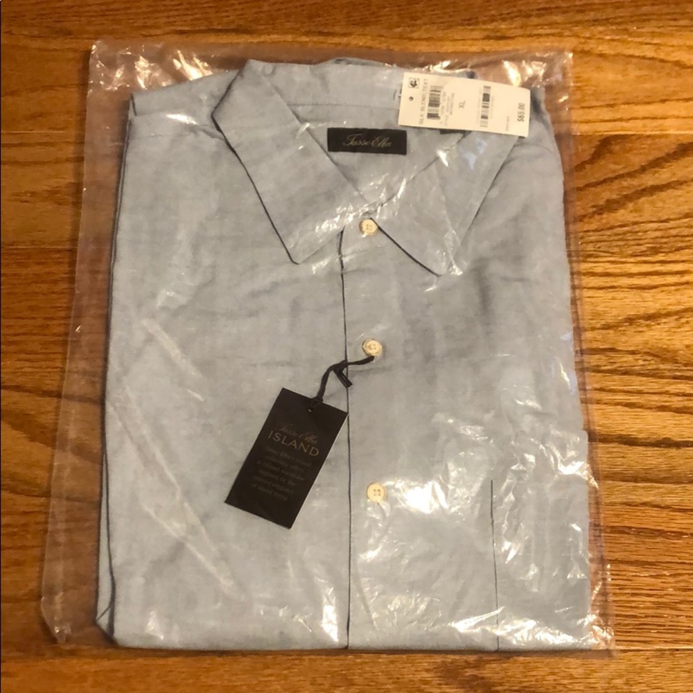 Men’s Tasso Elba button down.